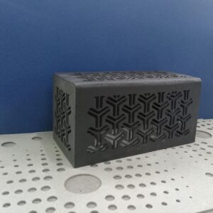 Banca con diseño geométrico